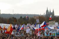 В Праге несколько тысяч протестующих требуют отставки премьера Бабиша