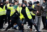 Годовщина движения "желтых жилетов": количество задержанных в ходе протестов в Париже превысило 100 человек