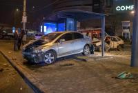 В Днепре в результате ДТП два автомобиля снесли остановку