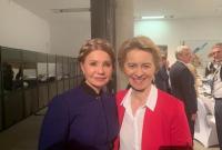 Тимошенко вернула "революционную" прическу-косу