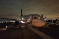 В Одессе у самолета при посадке отломилось шасси (видео)