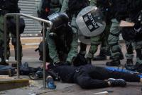 В Гонконге полиция применила боевые патроны, один демонстрант погиб