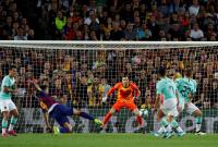 Лига чемпионов: "Барселона" дожала "Интер", удивительная победа "Ливерпуля" и другие результаты 2 октября