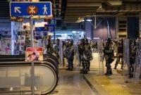 Полиция Гонконга жестоко блокировала активистов в метро