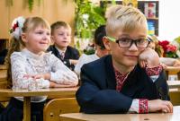 В этом году за школьные парты в Украине впервые сели более 400 тысяч первоклассников