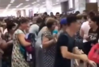 В России "шаровая" акция в магазине едва не закончилась побоищем (видео)