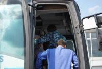 Украинских моряков из аэропорта доставили в главный военный госпиталь
