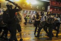 Протесты в Гонконге: демонстранты бросали "коктейли Молотова", полицейские ответили водометами