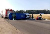 Один из пассажиров автобуса, перевернувшегося в Черкасской области, умер в больнице