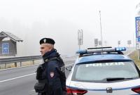 В Италии грабители вскрыли инкассаторскую машину экскаваторами