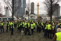 В Нидерландах "желтые жилеты" вышли на мирный протест