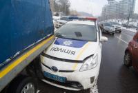 В Киеве патрульные во время погони врезались в "Газель" (видео)