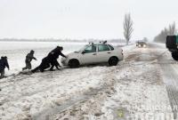 За трое суток в Донецкой области спасли из снежных заторов более 90 водителей