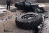В Николаевской области иномарка влетела в трактор: водителей госпитализировали