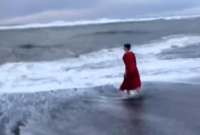 Савченко искупалась в Северном ледовитом океане: соцсети гадают, зачем (видео)