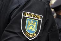 Во Львове в центре города произошла массовая драка: травмированы двое полицейских