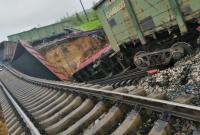 В России с рельсов сошли 11 вагонов грузового поезда