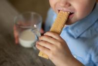 Експерти назвали топ-5 продуктів харчування, від яких псуються зуби