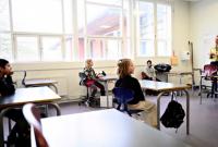 Социальная дистанция, барьерная лента и жесткие правила: в Дании школьники вернулись на обучение