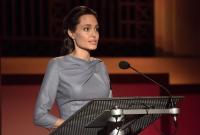 «Я постоянно плакала»: Анджелина Джоли рассказала о переломном моменте своей жизни