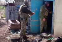 В прифронтовой Марьинке военные обнаружили тайник с арсеналом оружия