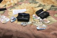 В Киеве экс-правоохранитель сбывал поддельные доллары и гривны