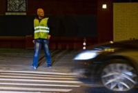 Украинских пешеходов будут штрафовать за отсутствие светоотражающей одежды