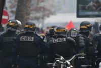 В Париже во время протестов задержали 42 человека, восемь полицейских пострадали
