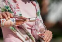 Dolce & Gabbana анонсировали выпуск вина с нотками жасмина, земляники и бергамота