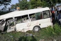 В Пакистане поезд протаранил автобус с паломниками: более 20 погибших