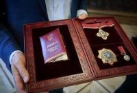 Зеленский вручил награды выдающимся украинцам по случаю Дня Конституции