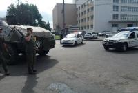 Захоплення автобусу з людьми у Луцьку: злочинець висунув умови поліції