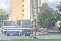 Біля автобуса із заручниками у Луцьку пролунав вибух