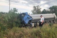 В Николаевской области во время ремонта дороги столкнулись два грузовика, есть погибший