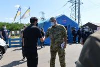 Разумков побывал в КПВВ "Майорское" на Донбассе