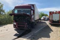 В Николаевской области водителя зажало в автомобиле в результате столкновения с грузовиком