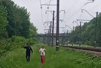 В Житомирской области женщина с 5-летним ребенком хотела покончить жизнь самоубийством, бросившись под поезд