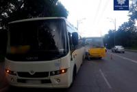 Из-за столкновения в Киеве двух маршруток пострадала пассажирка