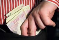 На Закарпатье работник банка оформил на клиентов кредиты на 700 тысяч гривен и забрал их себе