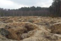 Журналист показал последствия незаконной добычи янтаря на Волыни (видео)