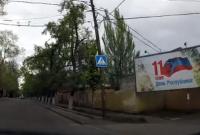 Пустые улицы и подготовка к 9 мая: житель Донецка показал город в оккупации (видео)