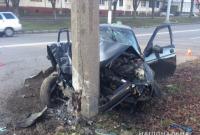 В Полтавской области автомобиль столкнулся с электроопорой, водитель госпитализирован