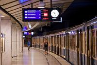 Пандемия коронавируса: в Мюнхене задержали мужчину, облизавшего в метро поручни и эскалатор