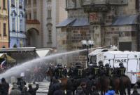 В Праге ультрасы устроили массовые беспорядки