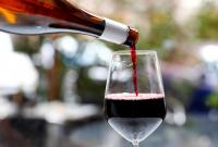 В Україні може різко подорожчати алкоголь: як зростуть ціни на горілку та вино