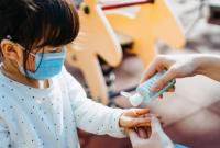 В Украине за сутки COVID-19 заболело 166 детей и 99 медиков