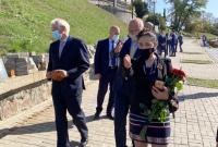 Глава дипломатии ЕС в Киеве почтил память героев Революции Достоинства