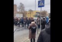 Протесты после убийства в Каховке продолжаются: активисты перекрыли улицу