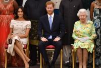 Британская королева созывает чрезвычайный саммит по будущему Гарри и Меган
