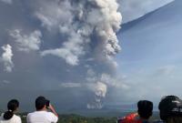 В Маниле "проснулся" вулкан, тысячи человек эвакуировали